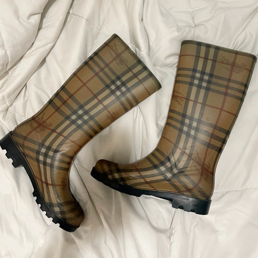 Burberry Rain Boots Authentic. Size 38 / U.S. Size 7.5